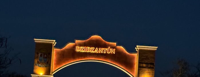 Parque principal de Dzidzantún is one of Patrimonio.