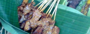 Sate Lontong Pertokoan Hasanuddin is one of Kuliner PALU Sulawesi Tengah.