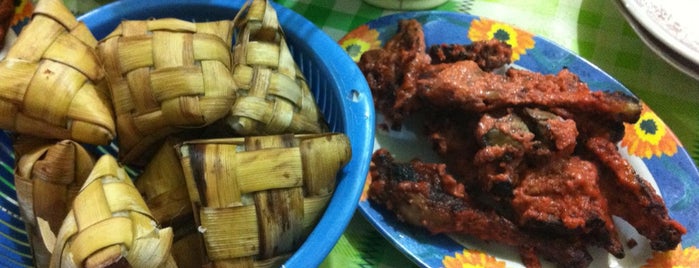 Ayam Panggang Biromaru is one of Kuliner PALU Sulawesi Tengah.