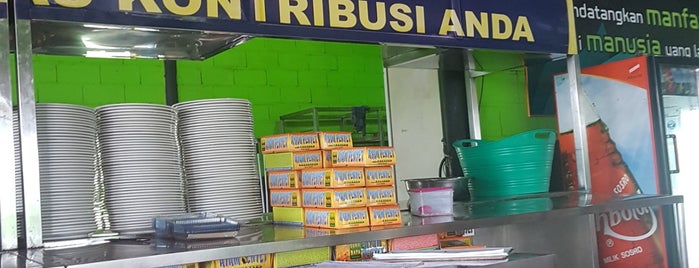 Ayam Penyet Surabaya is one of Tempat Makan di Banda Aceh.