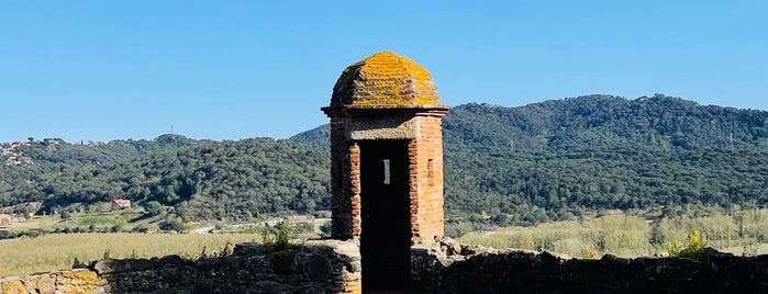 Hostalric castle is one of Castillos cataluña.