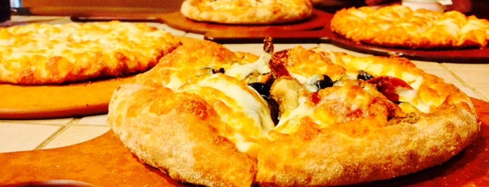 Papa John's Pizza is one of Lugares favoritos de Hashim.