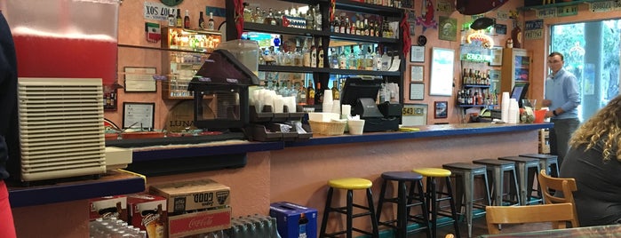 Amigos Cafe y Cantina is one of HHI.