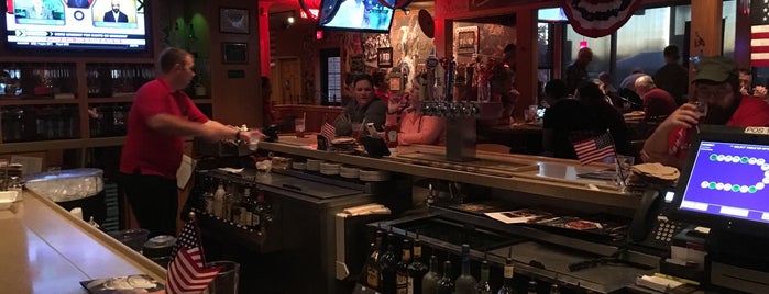 Applebee's Grill + Bar is one of สถานที่ที่ April ถูกใจ.