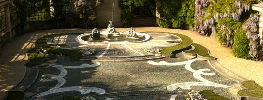 Dumbarton Oaks Gardens is one of B.'ın Kaydettiği Mekanlar.