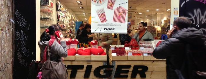 Tiger is one of Madrid: Tiendas, Mercados y Centros Comerciales.