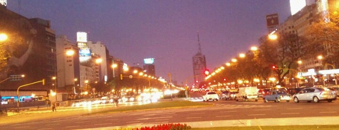 Av. 9 de Julio y Av. Corrientes is one of Lieux qui ont plu à Joel.