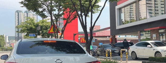 McDonald's is one of 기분좋은 카페.