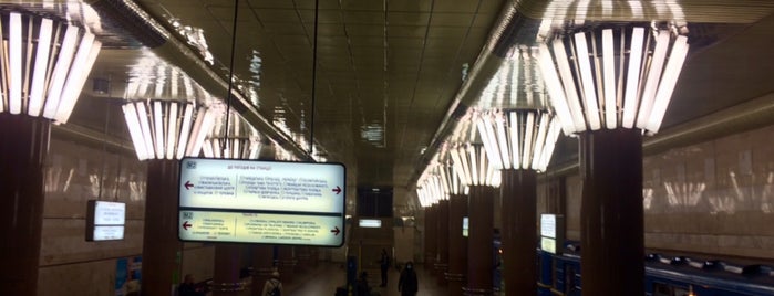 Станція «Деміївська» is one of Киевский метрополитен.