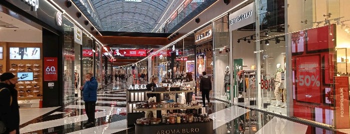 Blockbuster Mall is one of Dmytro'nun Beğendiği Mekanlar.