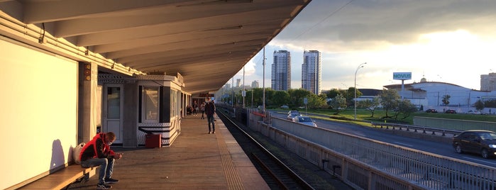 Livoberezhna Station is one of метро блеааа.