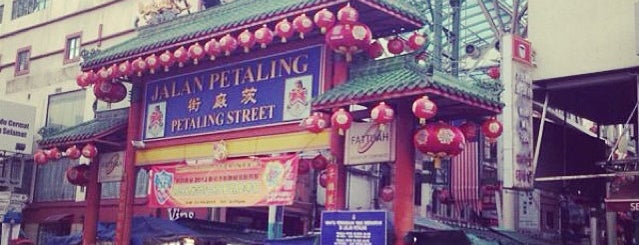 Petaling St. (茨厂街 Chinatown) is one of Top 20 Places Must Visit in Kuala Lumpur.