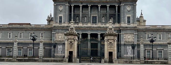 Real Iglesia Parroquial de Santiago Y San Juan Bautista is one of Iglesias de Madrid.
