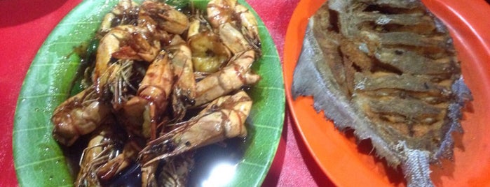 Kedai Seafood Baruna is one of สถานที่ที่ Satrio ถูกใจ.