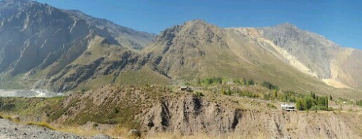 Refugio Lo Valdes is one of cajón del maipo.