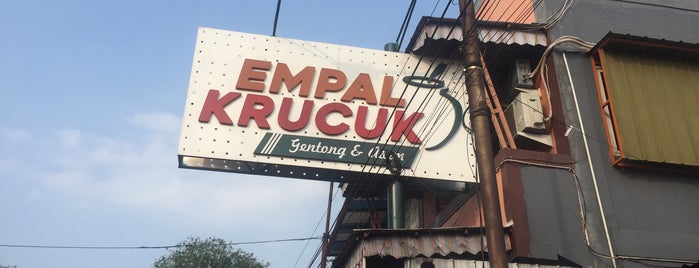 Empal Gentong Krucuk is one of สถานที่ที่ Dan ถูกใจ.