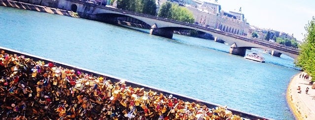 Мост Искусств is one of Paris.