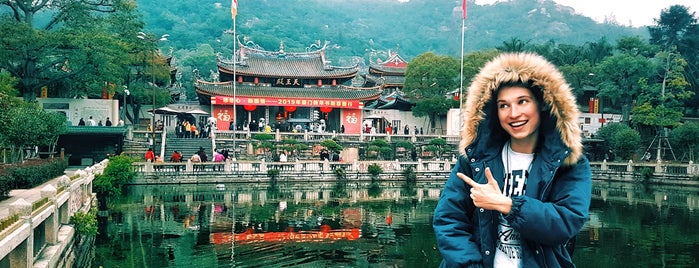 Nanputuo Temple is one of สถานที่ที่ Hanna ถูกใจ.