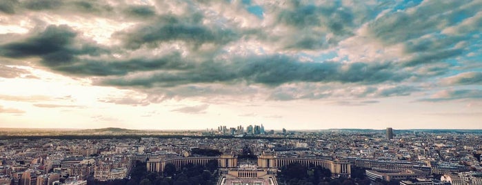 Tour Eiffel is one of Lieux qui ont plu à Hanna.