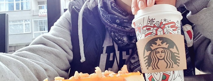Starbucks is one of Hannaさんのお気に入りスポット.