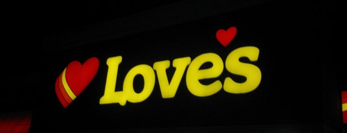 Love's Travel Stop is one of Tempat yang Disukai Jackie.