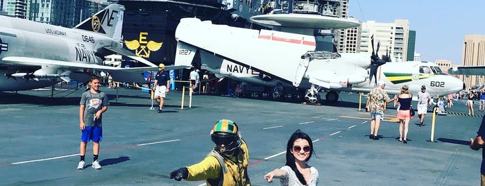 USS Midway Flight Deck is one of Locais curtidos por Sinem.