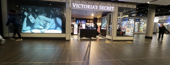Victoria's Secret is one of Amsterdam - Paris Gezisi.