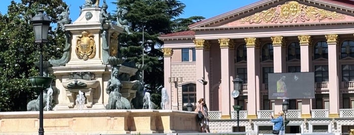 The Neptune Fountain is one of Locais curtidos por Umut.