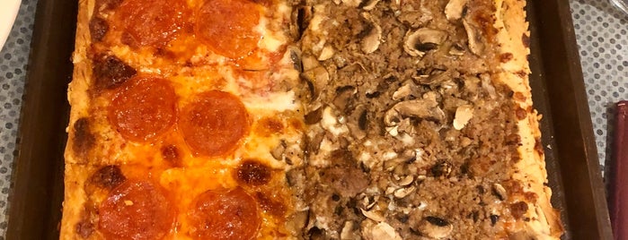 La Casa Pizzaria is one of Omaha pizzas - gf options.