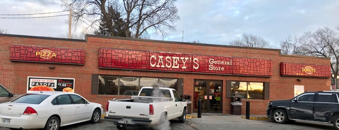Casey's General Store is one of Tempat yang Disukai Josh.