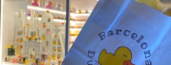 Barcelona Duck Store is one of Tempat yang Disukai Varlik.