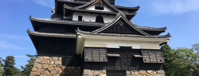 Matsue Castle is one of Tempat yang Disukai Sada.