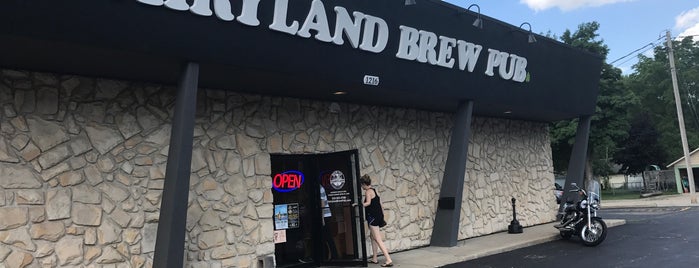 Dairyland Brew Pub is one of สถานที่ที่ Dean ถูกใจ.