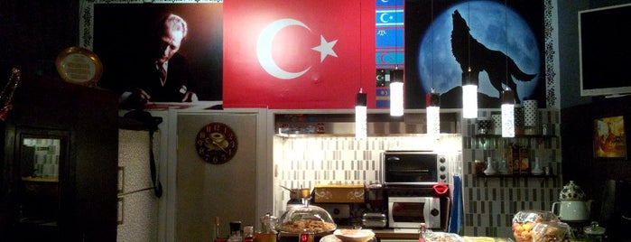 Otağ Kafe is one of Posti che sono piaciuti a petek.