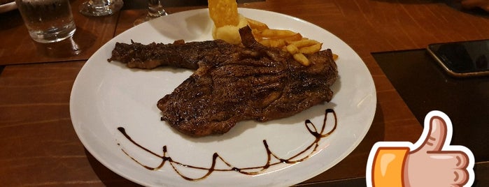 Steakhouse La Parrilla is one of Lugares favoritos de Samyra.