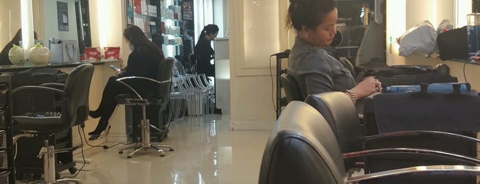 Le Salon East is one of Hair spa.