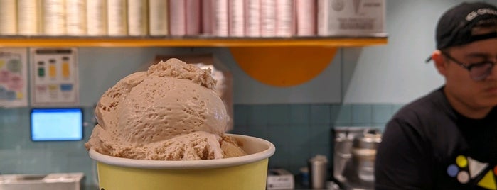 Van Leeuwen Ice Cream is one of Himali'nin Beğendiği Mekanlar.