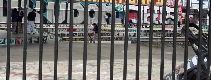 SoMa West Skatepark is one of สถานที่ที่ Taylor ถูกใจ.