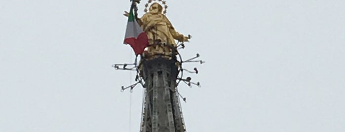 Duomo di Milano is one of Tempat yang Disukai Burak.