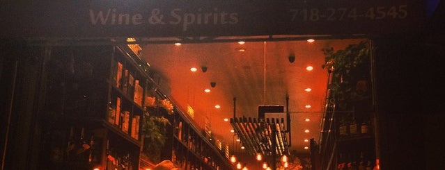 Wine Stop & Spirits is one of สถานที่ที่ Marie ถูกใจ.