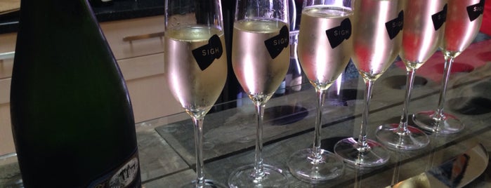 Sigh Champagne & Sparkling is one of Locais curtidos por Rachel.