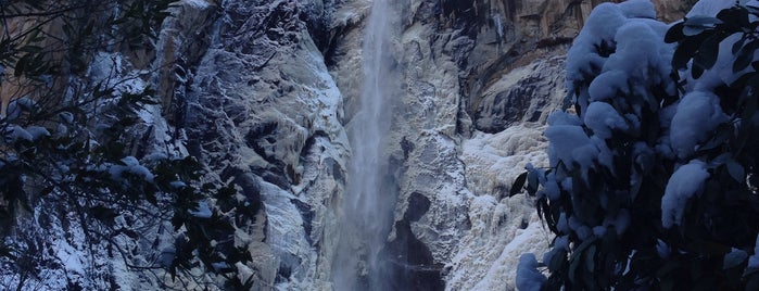 Bridalveil Falls is one of Lugares favoritos de Rachel.