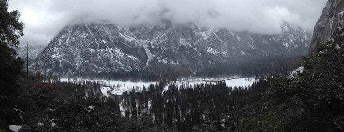 Upper Yosemite Fall is one of สถานที่ที่ Rachel ถูกใจ.