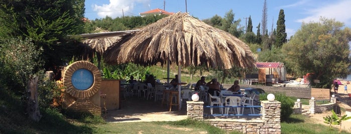 Peroulia Restaurant Since 1984 is one of Greek Food Hangouts.