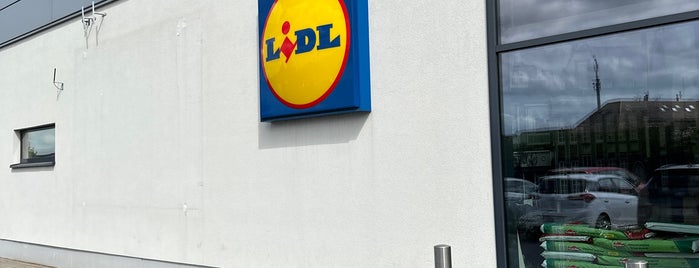 LIDL is one of Winkels.