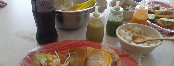 Tacos Mino is one of Tempat yang Disukai LEON.
