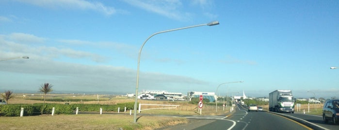 Auckland Airport Lookout is one of Auckland airport.