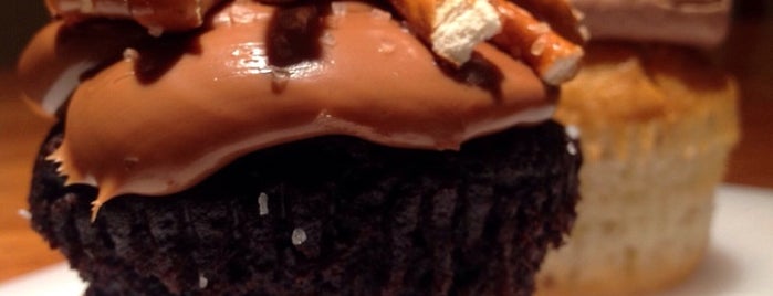 Smallcakes: A Cupcakery of Naperville is one of Lugares guardados de david.