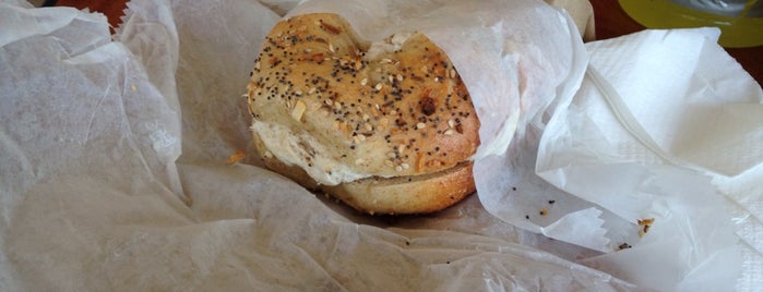 Zimi Bagel Bakery Cafe is one of Stephenさんのお気に入りスポット.