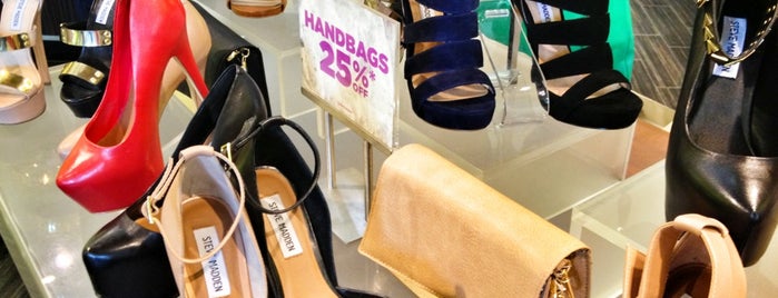 Steve Madden - Pasadena is one of Steveさんのお気に入りスポット.